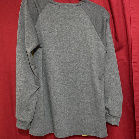 Ladies top - Picture 3 of 5